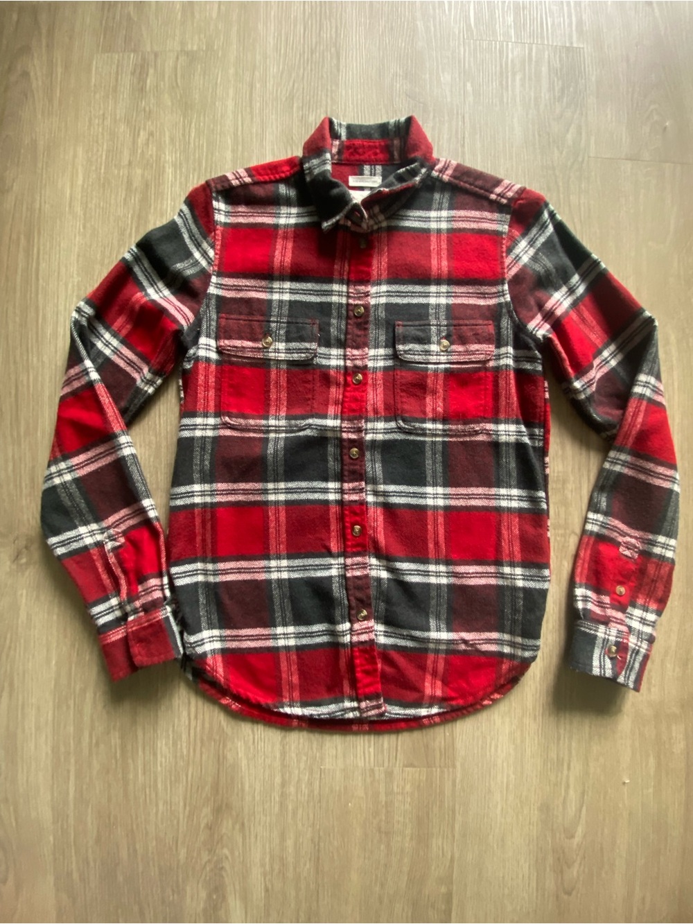 American Eagle - Women’s  Red Plaid Flannel Shirt - Classic Button-Up